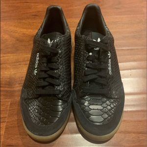 Men’s Adidas Size 9 - Barely Worn